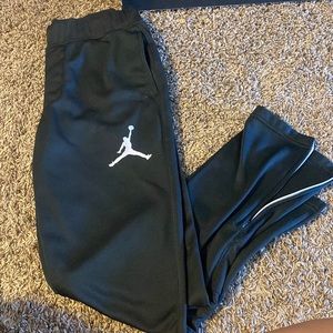 Brand: Jordan Kids  Color: Black Size: Large